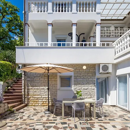 Apartman Garden With Pool Opatija