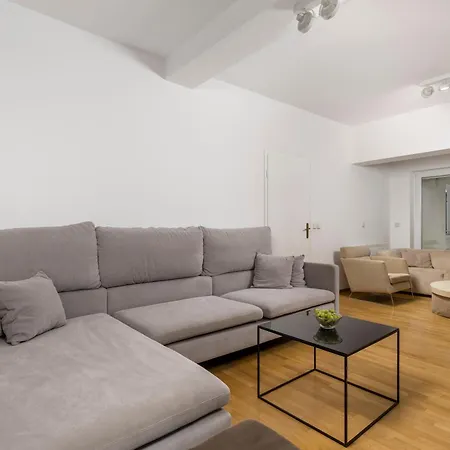 Apartman Garden With Pool