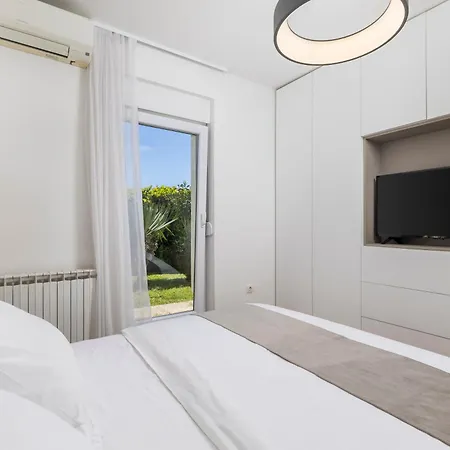 アパート Garden With Pool オパティヤ