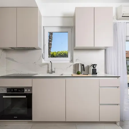 アパート Garden With Pool オパティヤ