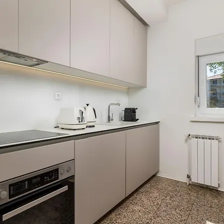 Garden With Pool アパート