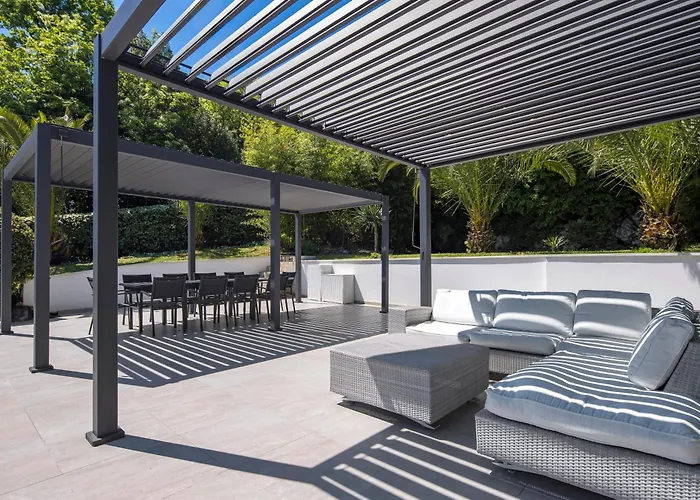 Garden With Pool أوباتيا