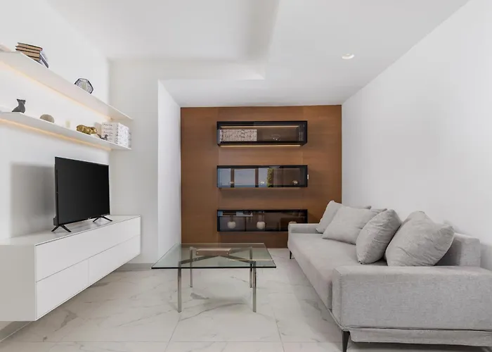 Garden With Pool شقة *