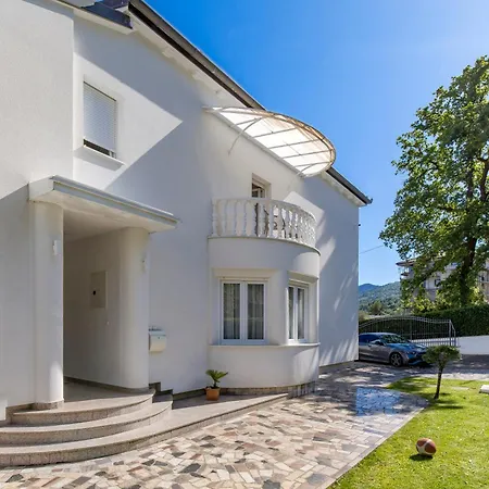 Garden With Pool Apartmán *