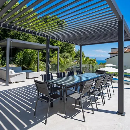 Apartment Garden With Pool Opatija