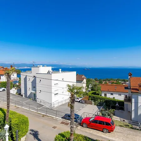 Apartmán Garden With Pool