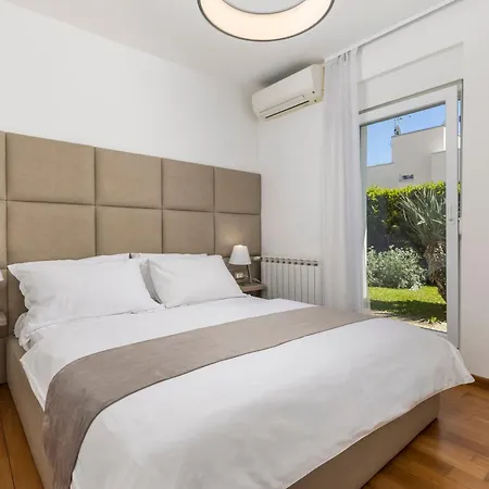 Garden With Pool Opatija