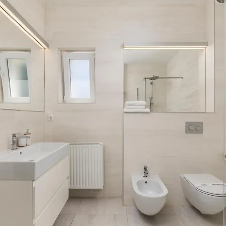 Apartment Garden With Pool *