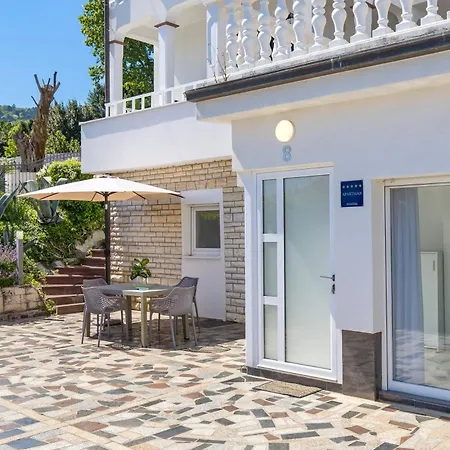 Apartment Garden With Pool Opatija