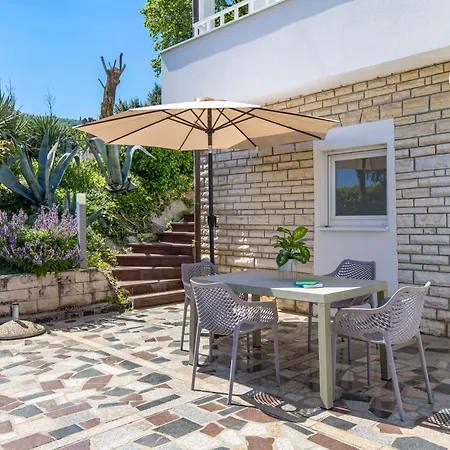 Garden With Pool Apartmán Opatija