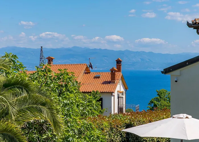 Garden With Pool Apartamento Opatija