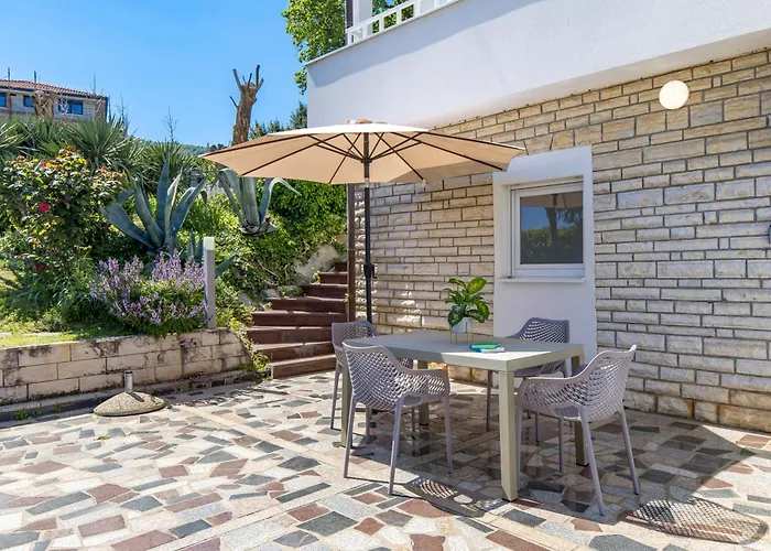 Garden With Pool Apartamento Opatija