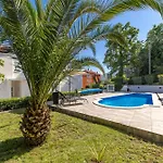 Garden With Pool Apartman