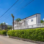 Garden With Pool Apartman