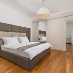 Apartman Garden With Pool