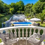 Apartman Garden With Pool Opatija