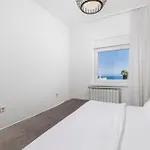 Apartman Garden With Pool